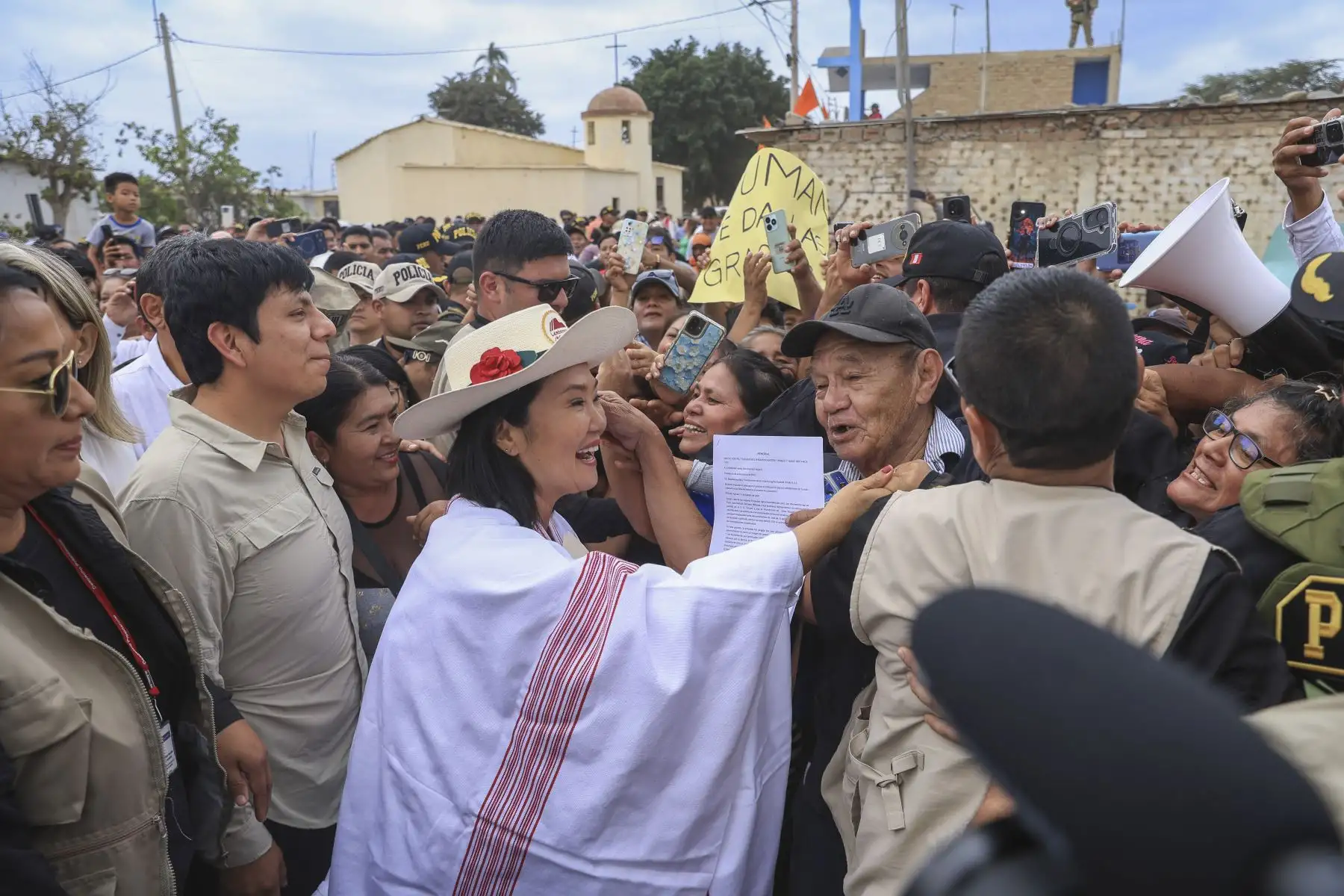 Presidenta Keiko Fujimori supervisa trabajos de descolmatación en Tumán, Lambayeque. Foto: ANDINA/ Prensa Presidencia