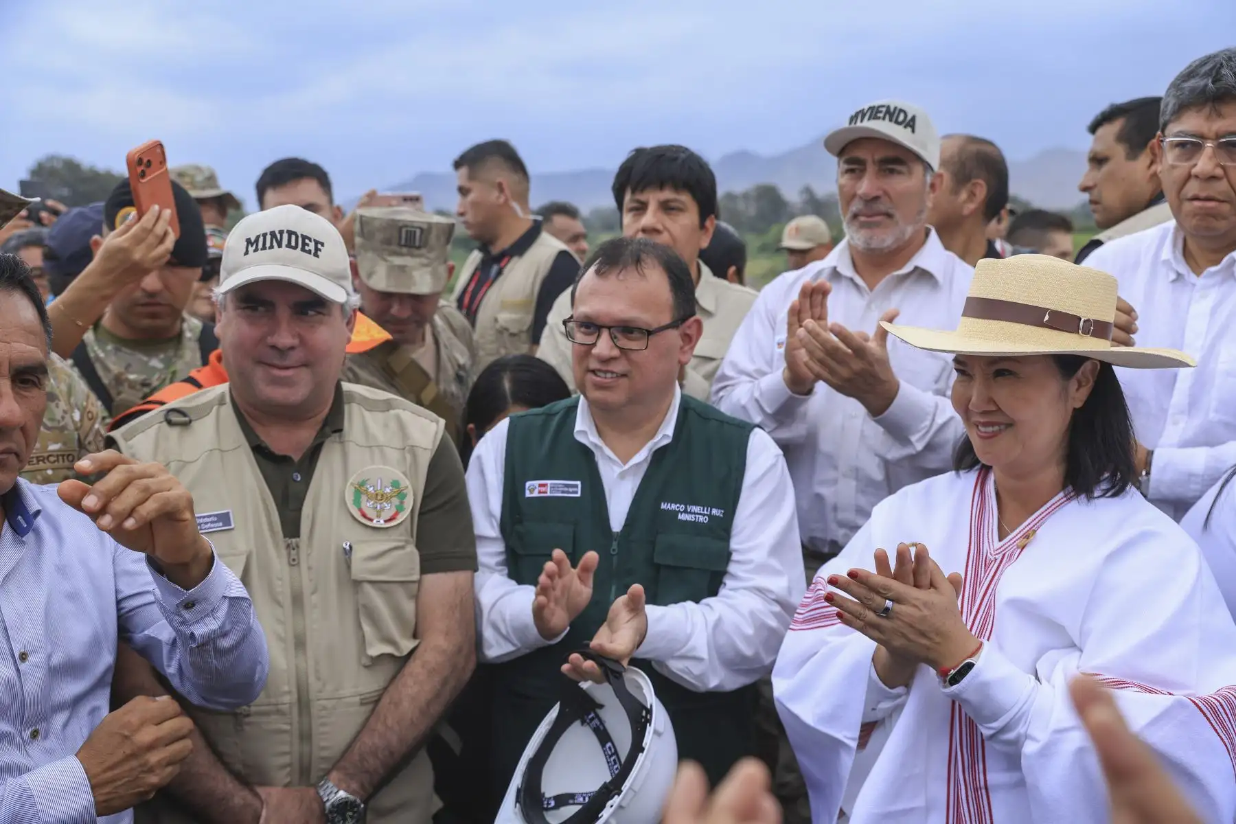 Presidenta Keiko Fujimori supervisa trabajos de descolmatación en Tumán, Lambayeque. Foto: ANDINA/ Prensa Presidencia