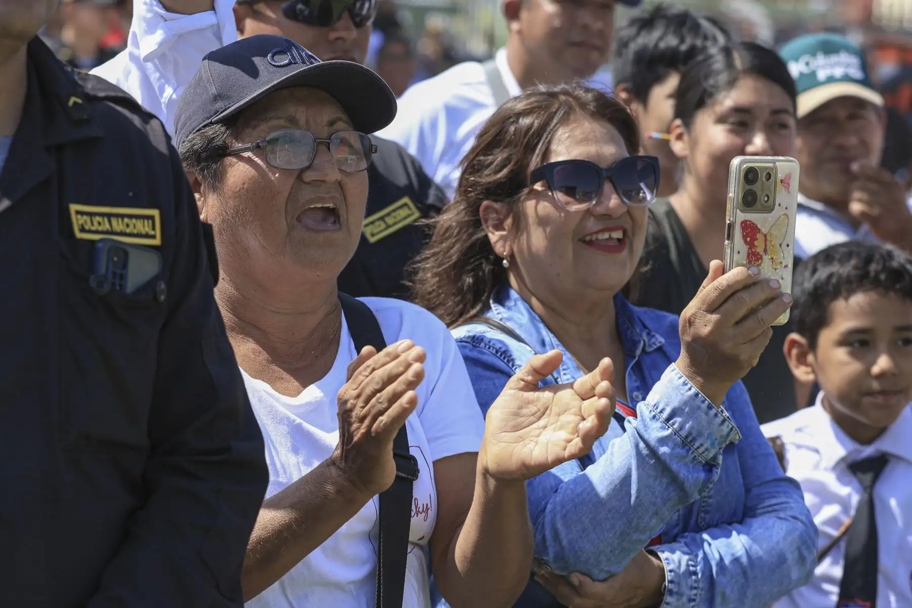 La presidenta de la república, Keiko Fujimori, lideró hoy la entrega de 205 licencias de uso de agua en beneficio de productores agrarios de la región La Libertad, medida que permitirá formalizar su acceso al recurso hídrico y brindarles mayores oportunidades para desarrollar sus actividades productivas. Foto: Presidencia