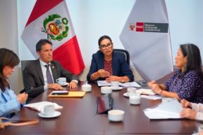 La ministra Maritza Canales y el senador Segundo Tapia analizaron las necesidades de Cajamarca en materia de programas sociales. Foto: Midis/Difusión