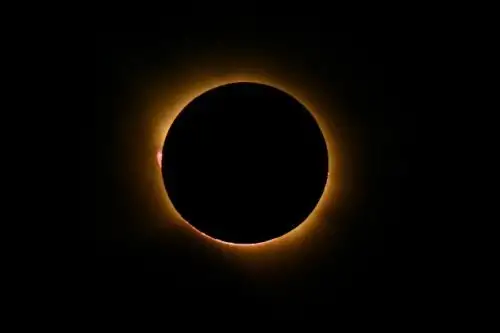 Dos minutos de noche en pleno día: una fiesta de Europa asiste al eclipse solar total