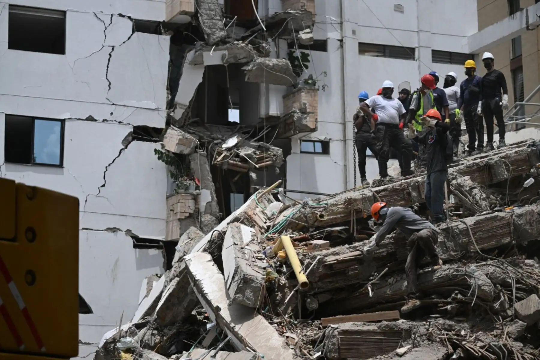 El sismo, de magnitud 7,4, dejó más de 1.670 heridos, según el recuento de las autoridades municipales. AFP