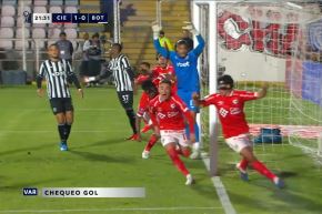 Neri Bandiera corre a celebrar el 2-0 de Cienciano sobre Botafogo. Imagen: captura de video.