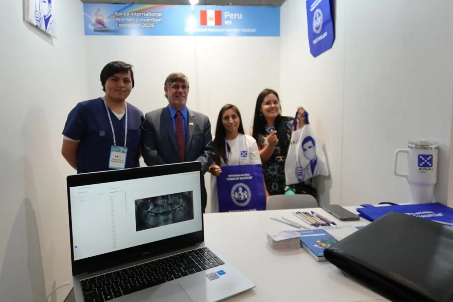 Inventores analizan radiografías dentales con IA y ganan medalla en Corea del Sur