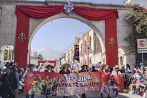 La población arequipeña ya vive sus fiestas por su 486.⁰ aniversario de fundación de la Ciudad Blanca con la tradicional Entrada de Ccapo. Foto: Cortesía Rocío Méndez