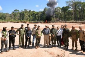 El ministro del Ambiente, Vladimiro Huaroc, supervisó zonas afectadas por minería ilegal en el sector Yarinal, Madre de Dios. Foto: Minam/Difusión