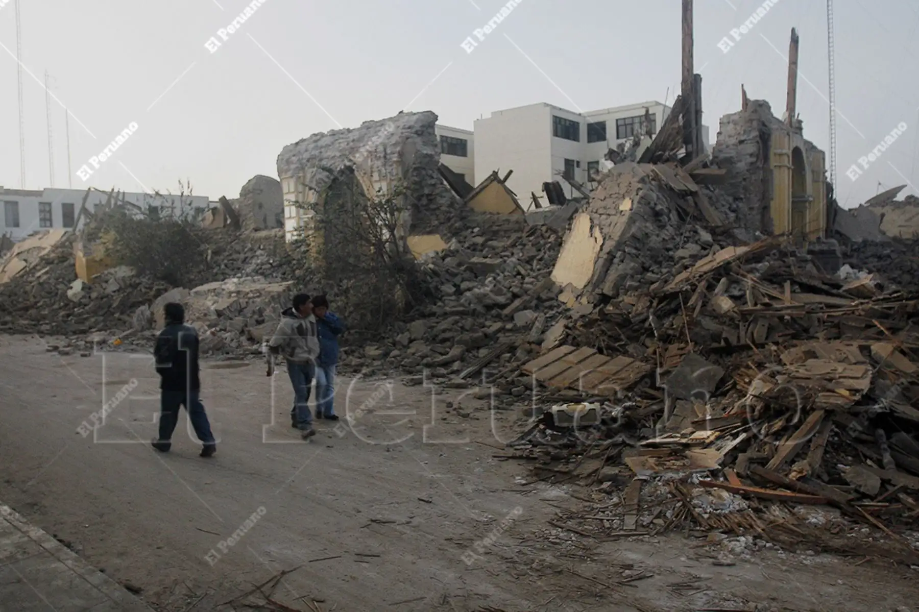 Ica* - 16 agosto 2007 / Destrucción y derrumbe a consecuencia del Terremoto del 15-08-2007, de 7 grados en la Escala de Richter, en la provincia de Pisco*, región de Ica*. Foto: Archivo Histórico de El Peruano