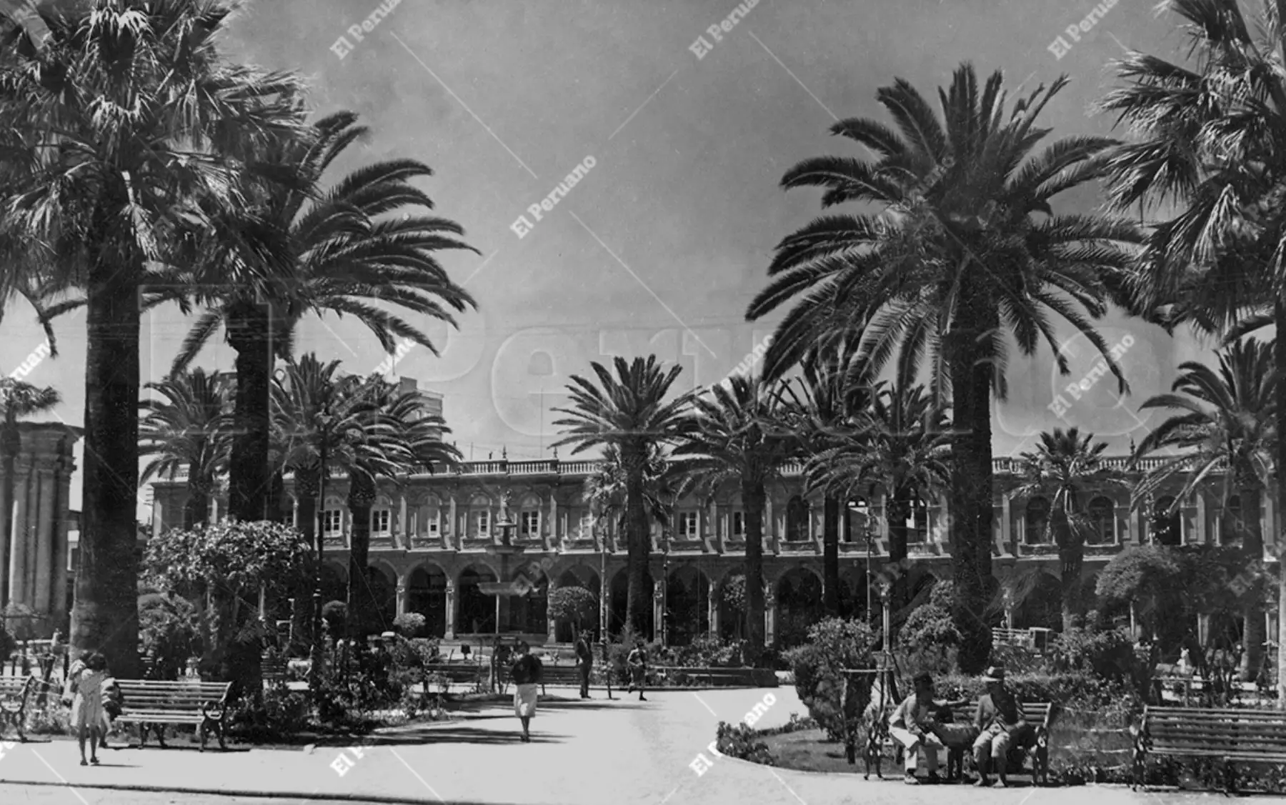 Arequipa - 1940 aprox. / Plaza de Armas de Arequipa. Foto: Archivo Histórico de El Peruano