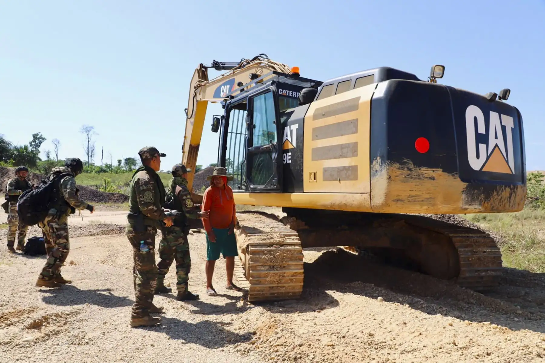 El Comando Conjunto de las Fuerzas Armadas y la Policía Nacional del Perú intensificaron las operaciones contra la minería ilegal en Madre de Dios con cinco días consecutivos de intervenciones en los sectores de Balata, Huacapún, Isla Córdova, Delta Uno, próximo a la Reserva Comunal Amarakaeri, y el sector A8, ubicado en la zona de amortiguamiento de la Reserva Nacional de Tambopata, en el distrito de Inambari. Foto: Difusión