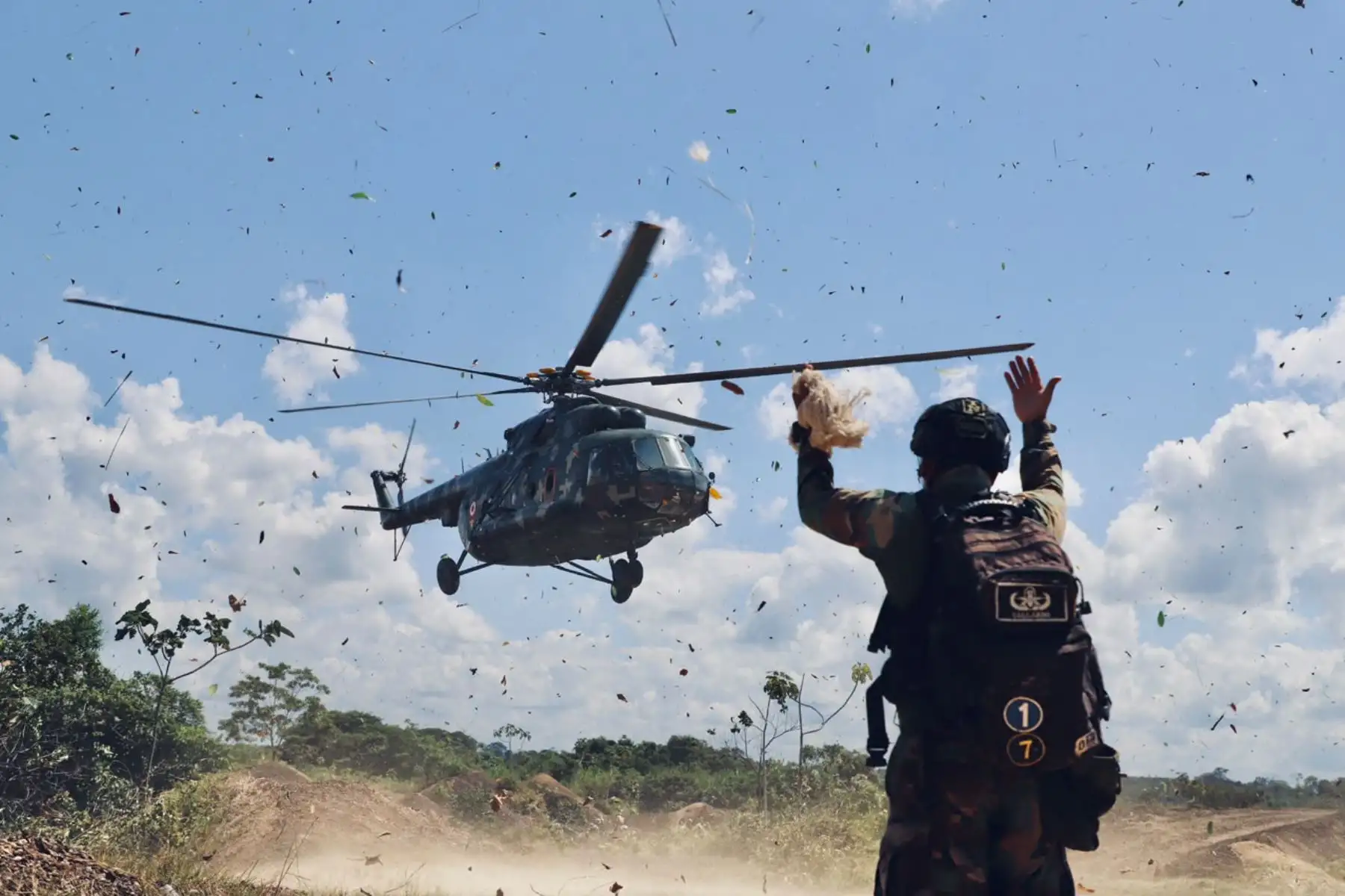 El Comando Conjunto de las Fuerzas Armadas y la Policía Nacional del Perú intensificaron las operaciones contra la minería ilegal en Madre de Dios con cinco días consecutivos de intervenciones en los sectores de Balata, Huacapún, Isla Córdova, Delta Uno, próximo a la Reserva Comunal Amarakaeri, y el sector A8, ubicado en la zona de amortiguamiento de la Reserva Nacional de Tambopata, en el distrito de Inambari. Foto: Difusión