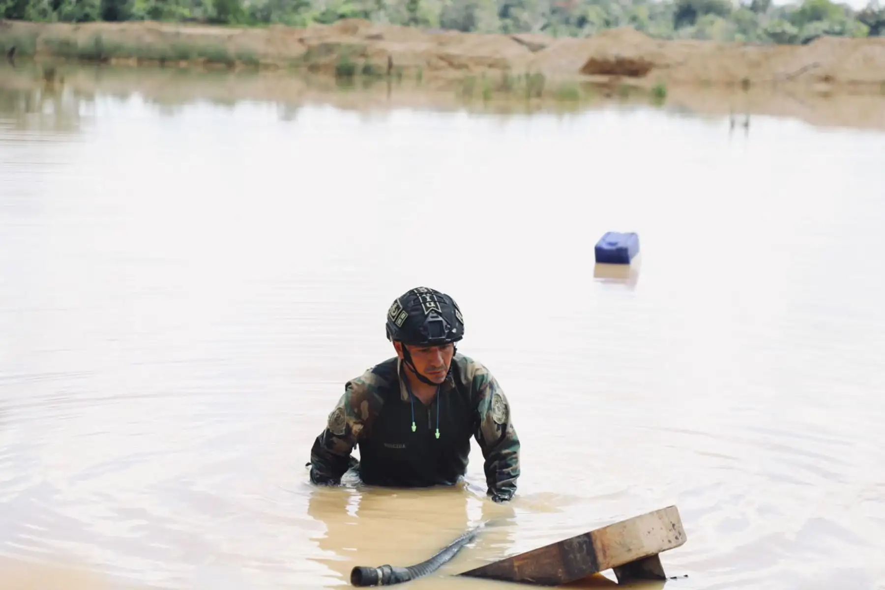 El Comando Conjunto de las Fuerzas Armadas y la Policía Nacional del Perú intensificaron las operaciones contra la minería ilegal en Madre de Dios con cinco días consecutivos de intervenciones en los sectores de Balata, Huacapún, Isla Córdova, Delta Uno, próximo a la Reserva Comunal Amarakaeri, y el sector A8, ubicado en la zona de amortiguamiento de la Reserva Nacional de Tambopata, en el distrito de Inambari. Foto: Difusión