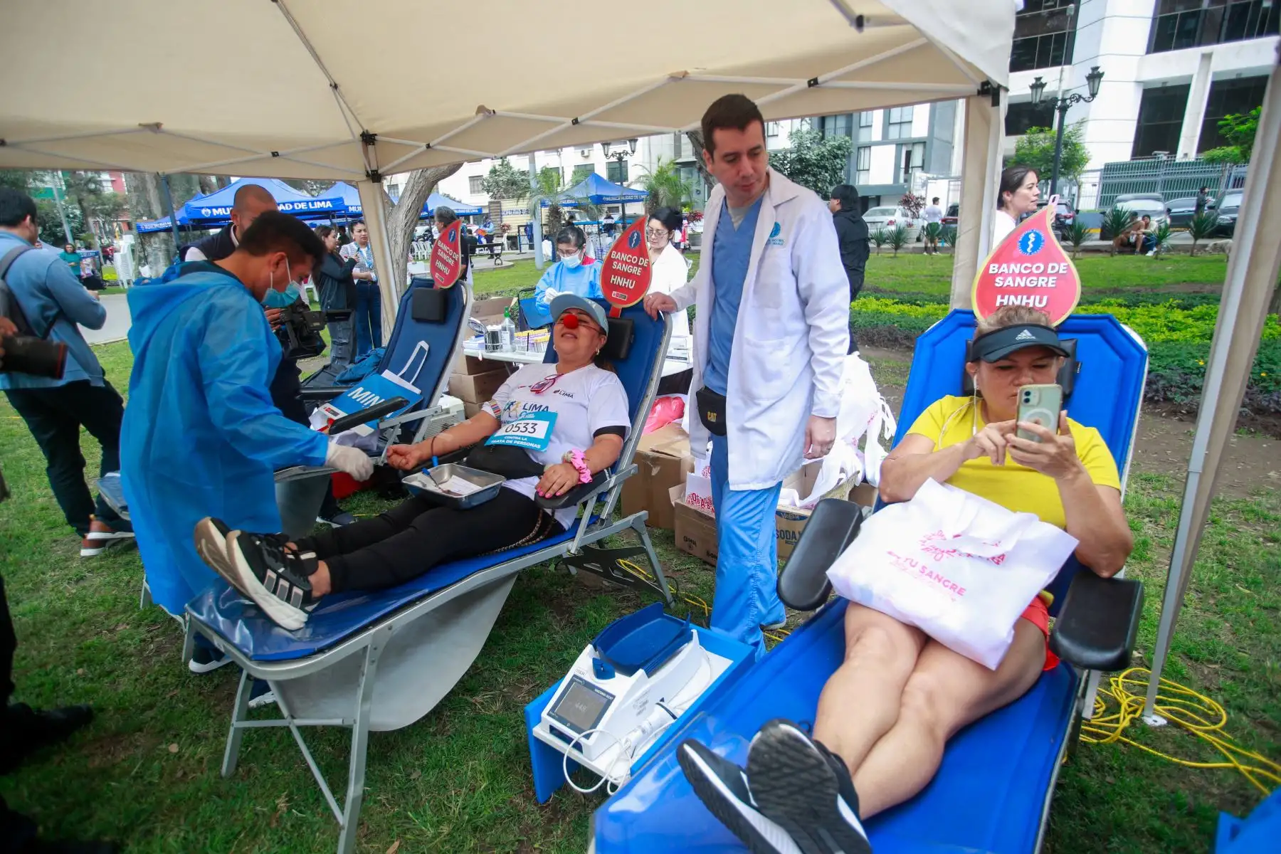 Decenas de voluntarios donaron sangre en la jornada deportiva que contó con categorías inclusivas para personas con discapacidad visual y física. Foto: ANDINA/ Ricardo Cuba