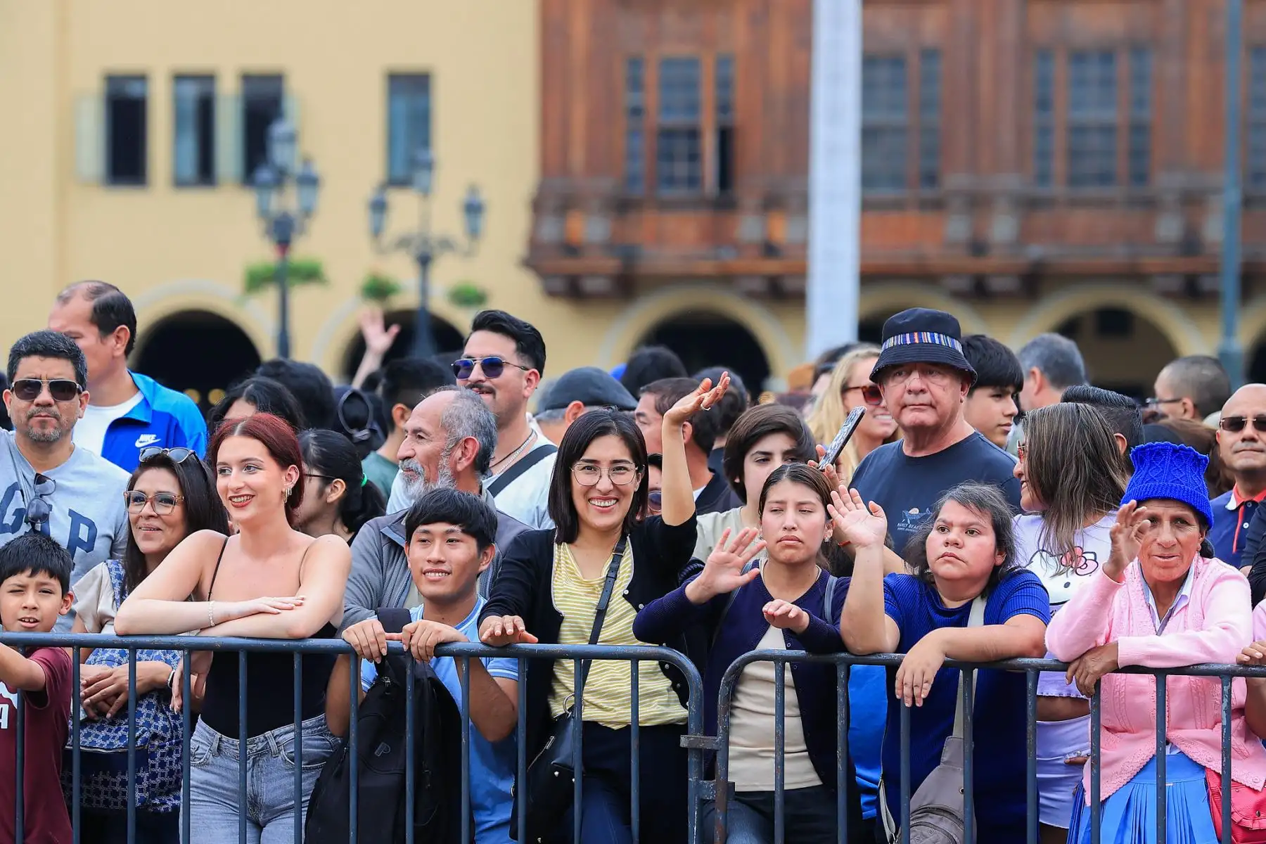 La presidenta de la República, Keiko Fujimori, lideró el tradicional cambio de guardia en Palacio de Gobierno. Foto: Presidencia
