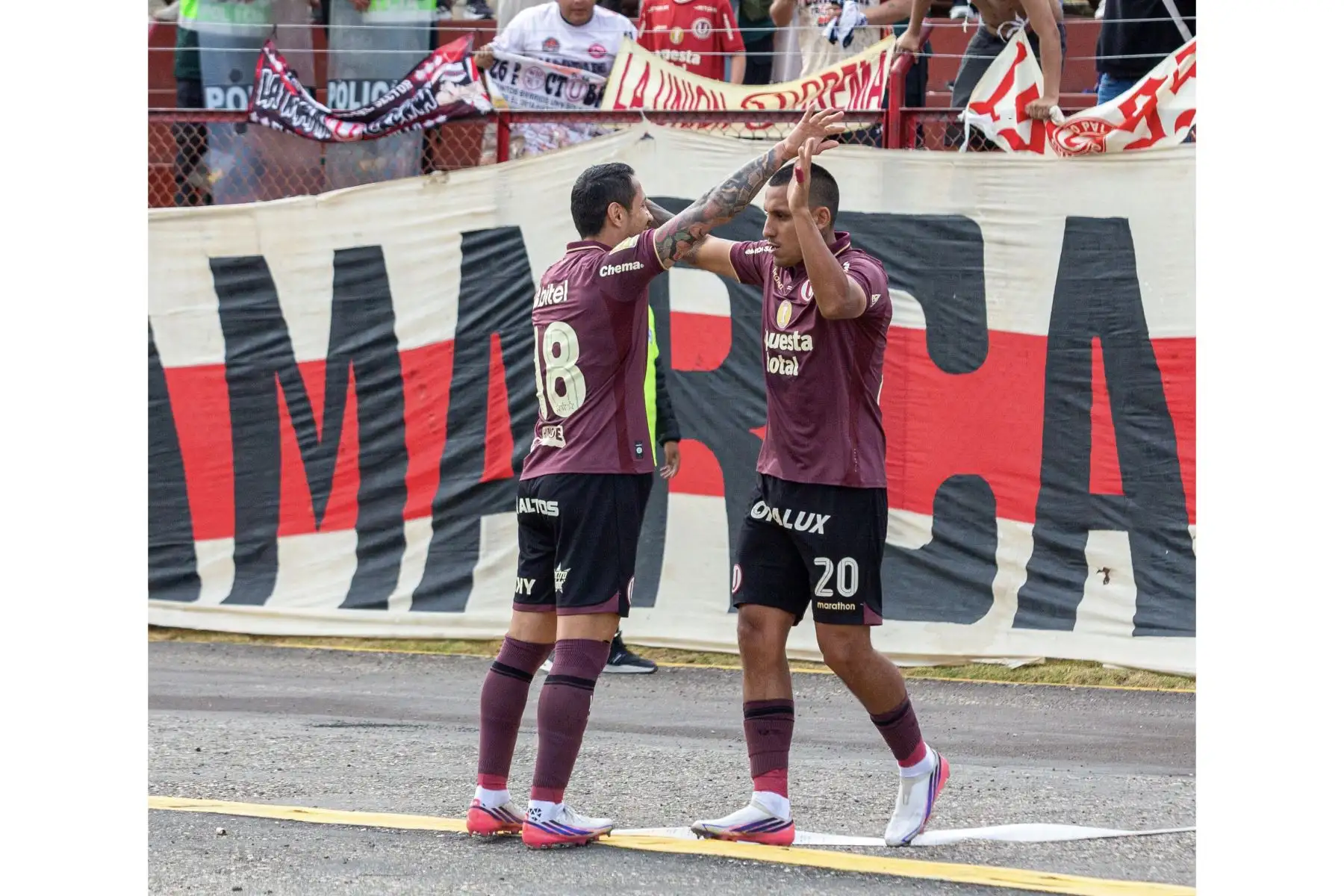 Universitario de Deportes venció de visita 3-2 a Cajamarca FC en el estadio Héroes de San Ramón. Los goles del equipo crema fueron anotados por César Inga, Alex Valera y Gianluca Lapadula. El partido corresponde a la quinta fecha del Torneo Clausura. Foto: Liga 1
