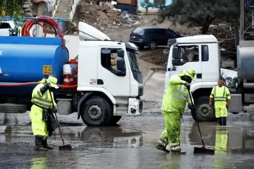 Retiran agua y lodo de calles de Villa El Salvador tras intensas lluvias