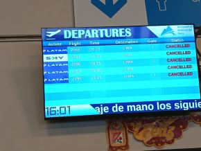Continúan suspendidos los vuelos en el aeropuerto de Tacna debido a las lluvias intensas