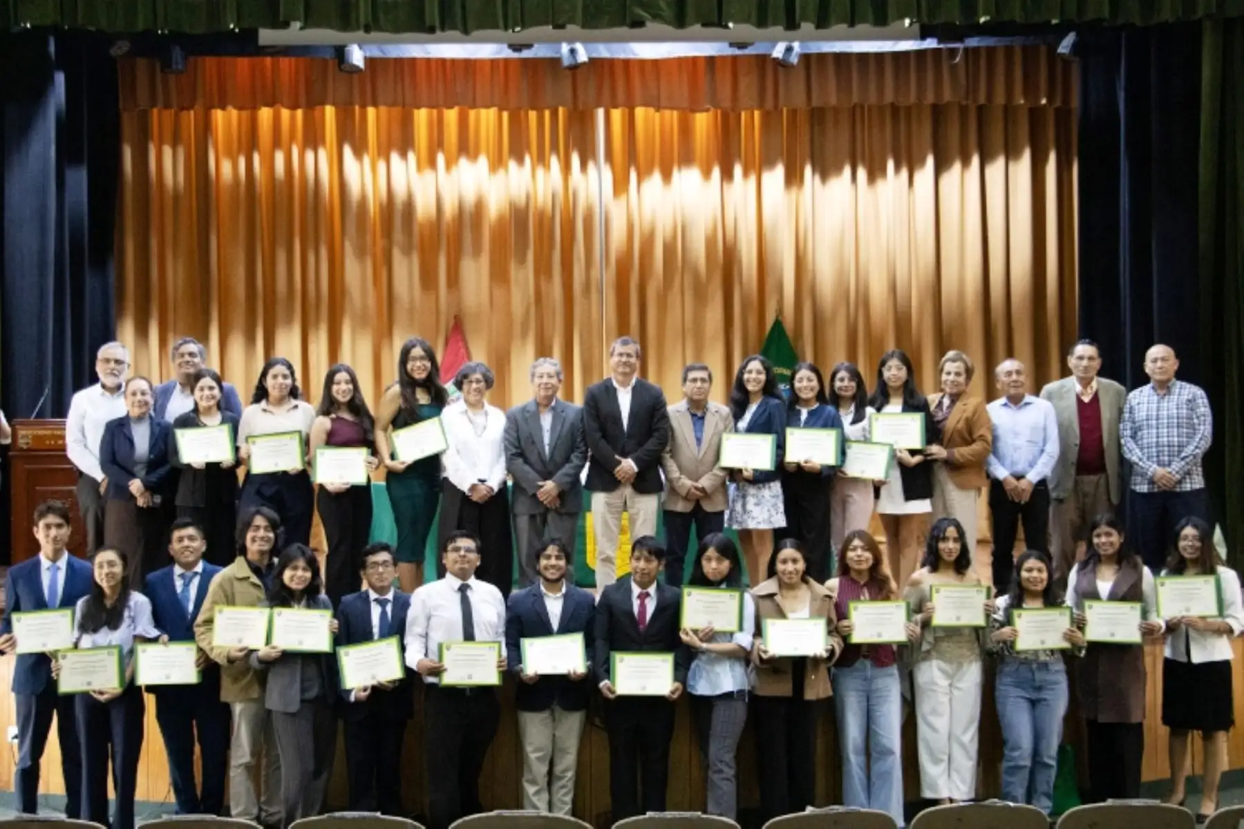 UNALM: 24 jóvenes estudiarán becados en universidades de siete países