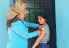 Las jornadas de vacunación están dirigidas a niñas, niños y adolescentes, grupo priorizado por su mayor vulnerabilidad frente al contagio y a las complicaciones asociadas al dengue.