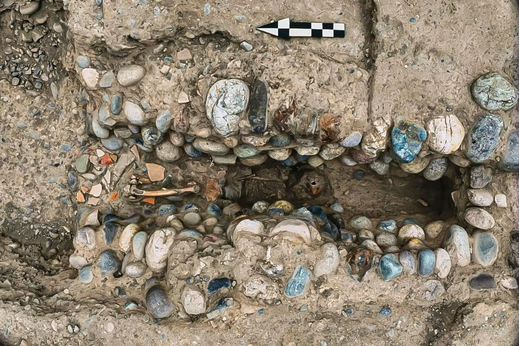 El hallazgo de restos humanos en la Huaca Pucllana corresponde a un contexto arqueológico de la cultura Lima, fechado preliminarmente alrededor del año 650 d. C. Foto: ANDINA/Difusión