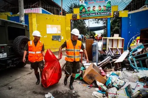 Ejército apoya rehabilitación de colegios afectados por inundaciones en Lima