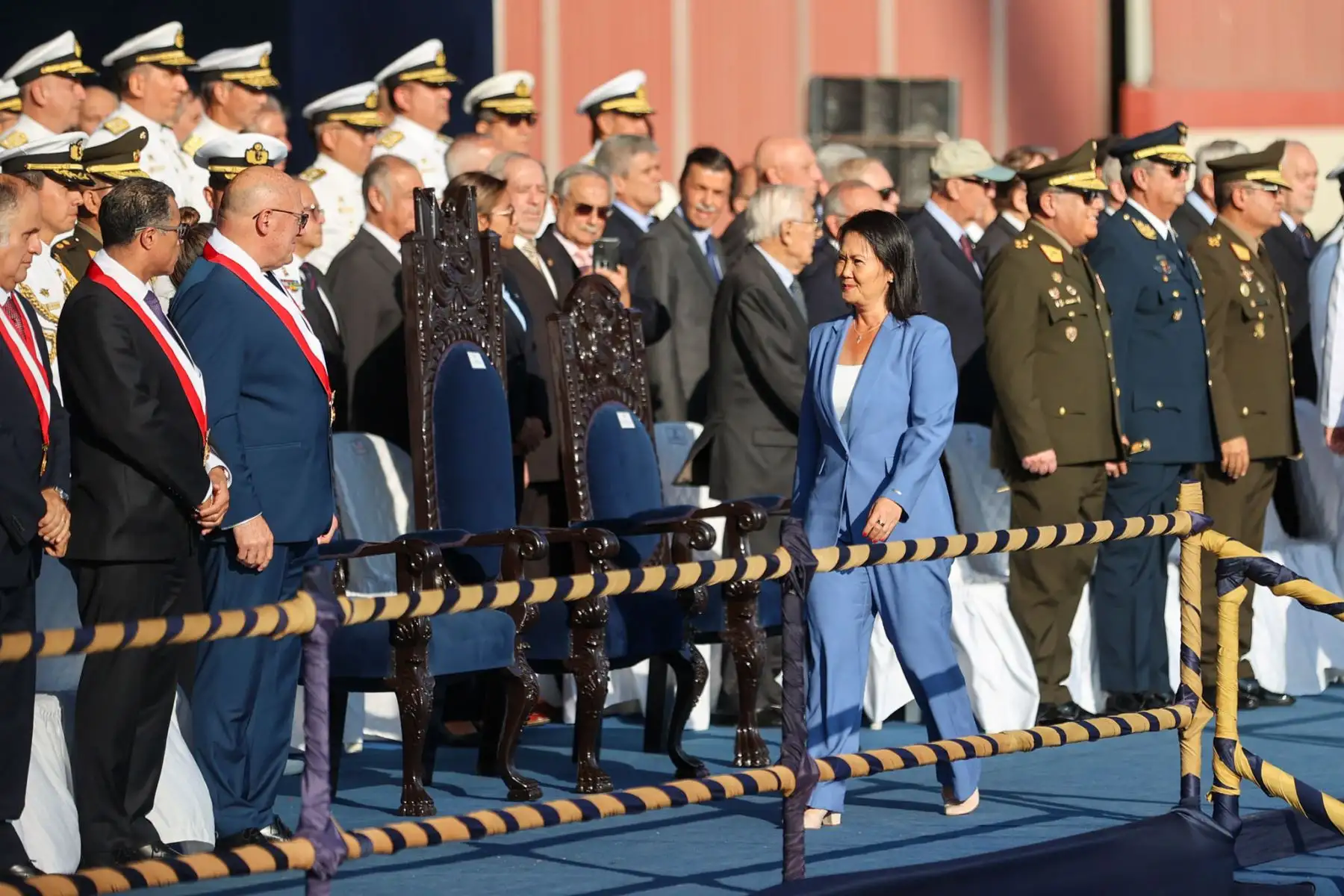 La presidenta de la República, Keiko Fujimori, participó en el Callao en la ceremonia de bautizo y botadura de la Unidad Auxiliar de Aprovisionamiento Logístico BAP Chimbote, proyecto que fortalecerá el abastecimiento y sostenimiento de las operaciones navales a lo largo del litoral peruano. Foto: ANDINA/Jhonel Rodriguez