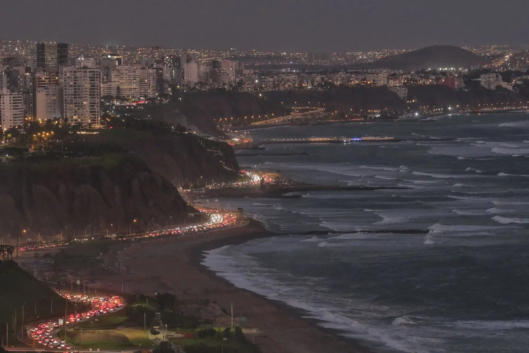 El Servicio Nacional de Meteorología e Hidrología (Senamhi) anunció un nuevo periodo de incremento de la velocidad del viento, de moderada a fuerte intensidad, en la costa, mientras que el Instituto Nacional de Defensa Civil (Indeci) brindó a la población una serie de recomendaciones ante este evento meteorológico. Foto: ANDINA/Jhonel Rodríguez Robles