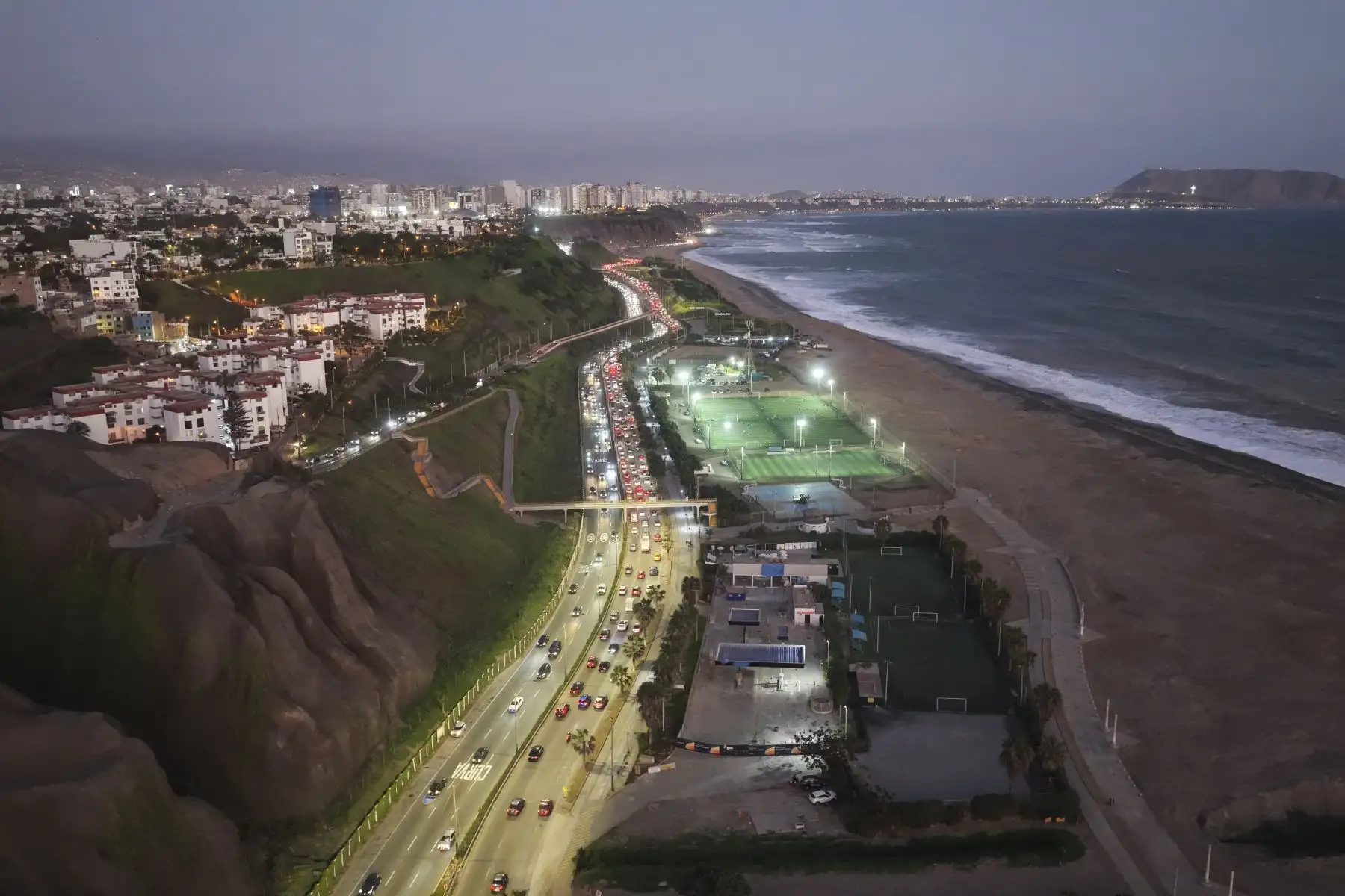 El Servicio Nacional de Meteorología e Hidrología (Senamhi) anunció un nuevo periodo de incremento de la velocidad del viento, de moderada a fuerte intensidad, en la costa, mientras que el Instituto Nacional de Defensa Civil (Indeci) brindó a la población una serie de recomendaciones ante este evento meteorológico. Foto: ANDINA/Jhonel Rodríguez Robles