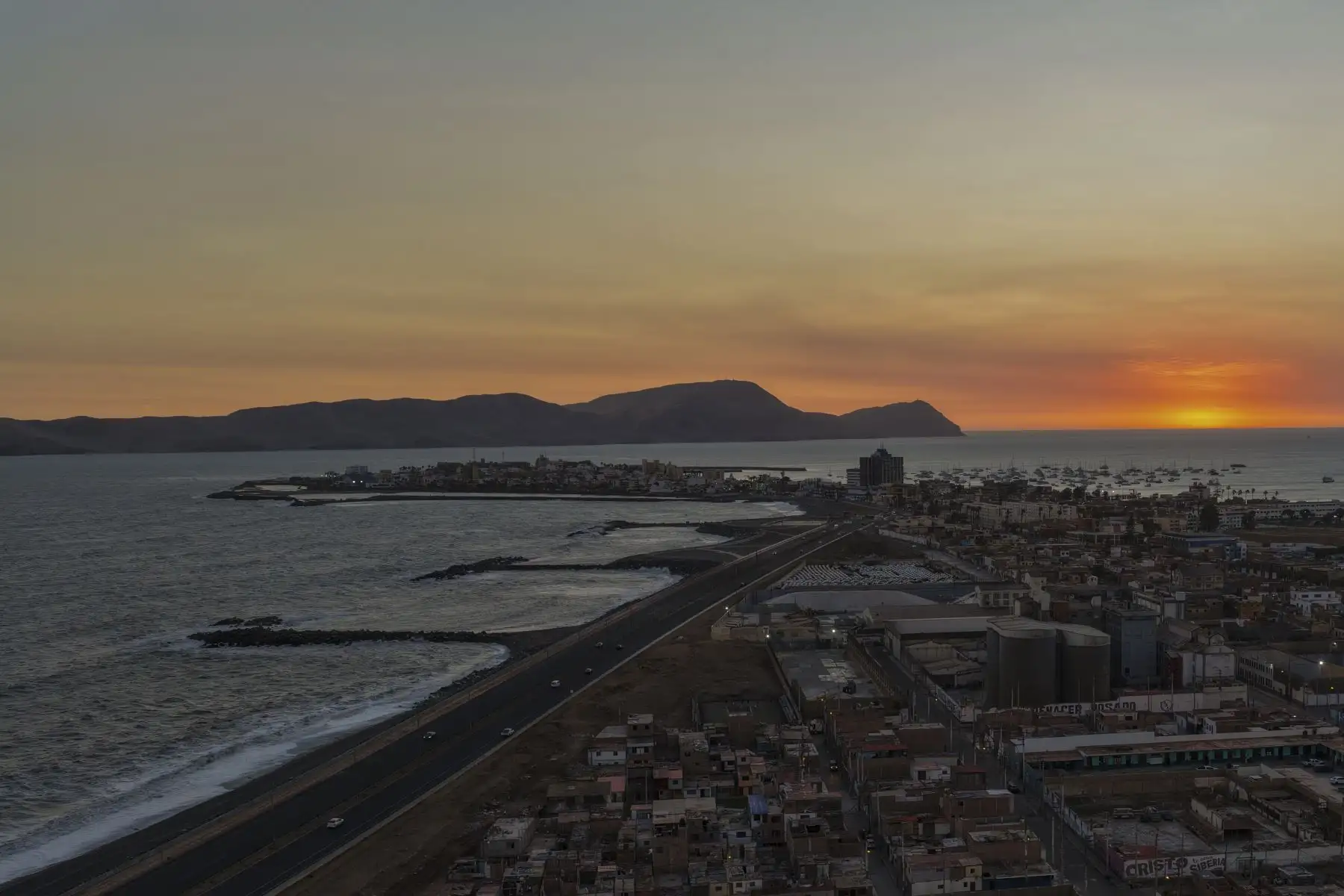 El Servicio Nacional de Meteorología e Hidrología (Senamhi) anunció un nuevo periodo de incremento de la velocidad del viento, de moderada a fuerte intensidad, en la costa, mientras que el Instituto Nacional de Defensa Civil (Indeci) brindó a la población una serie de recomendaciones ante este evento meteorológico. Foto: ANDINA/Jhonel Rodríguez Robles