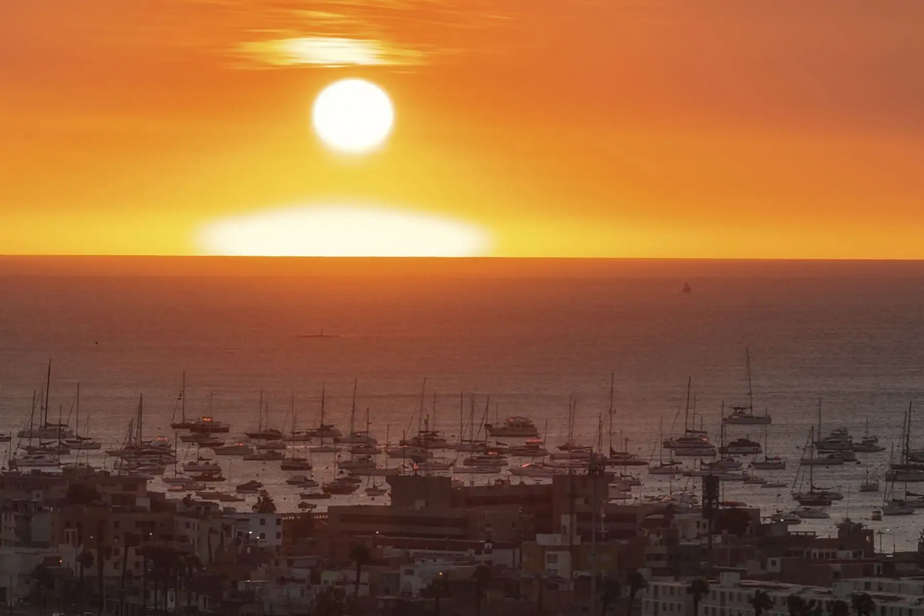 El Servicio Nacional de Meteorología e Hidrología (Senamhi) anunció un nuevo periodo de incremento de la velocidad del viento, de moderada a fuerte intensidad, en la costa, mientras que el Instituto Nacional de Defensa Civil (Indeci) brindó a la población una serie de recomendaciones ante este evento meteorológico. Foto: ANDINA/Jhonel Rodríguez Robles