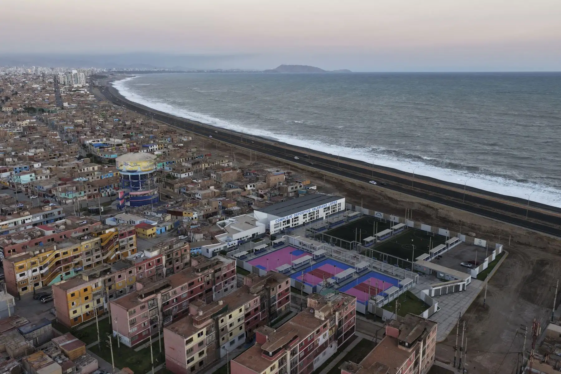 El Servicio Nacional de Meteorología e Hidrología (Senamhi) anunció un nuevo periodo de incremento de la velocidad del viento, de moderada a fuerte intensidad, en la costa, mientras que el Instituto Nacional de Defensa Civil (Indeci) brindó a la población una serie de recomendaciones ante este evento meteorológico. Foto: ANDINA/Jhonel Rodríguez Robles