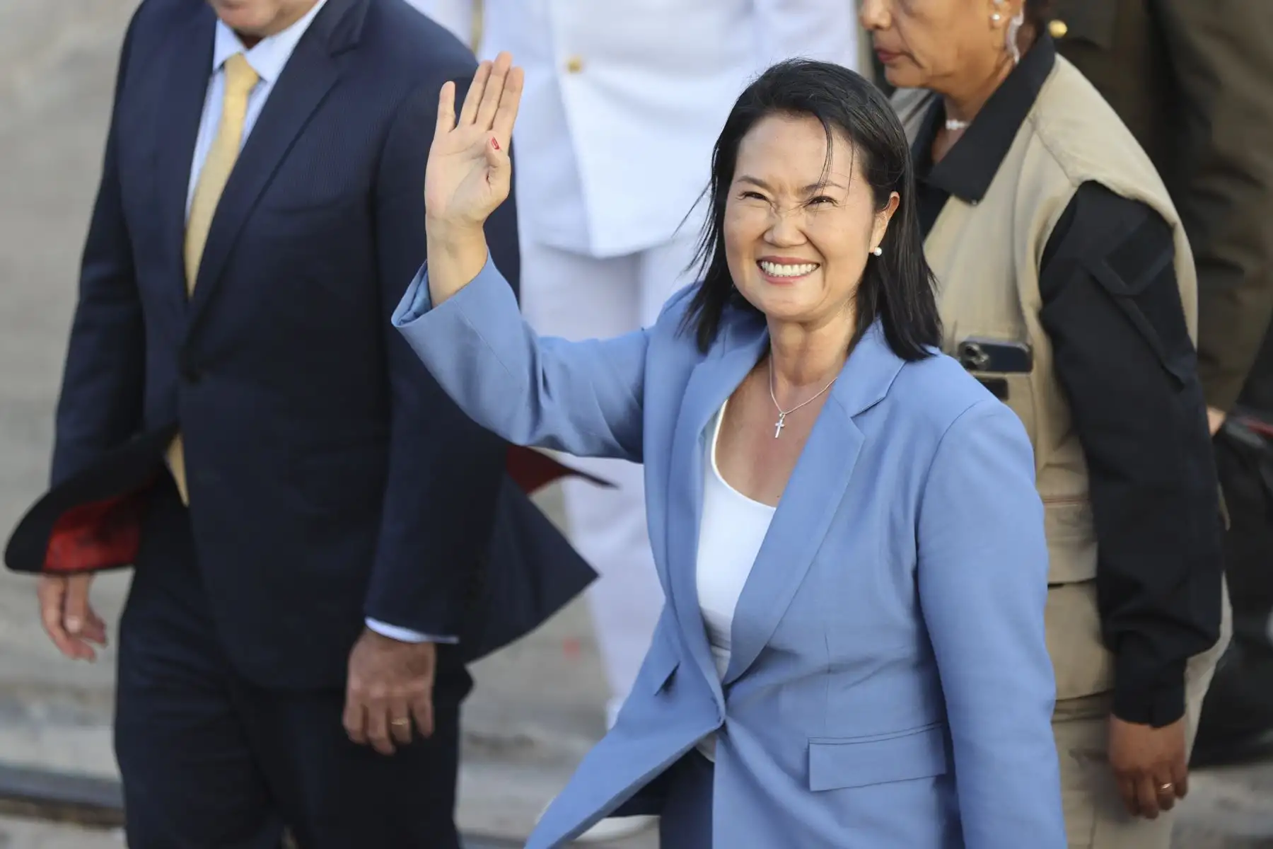 La presidenta de la República, Keiko Fujimori, participó en el Callao en la ceremonia de bautizo y botadura de la Unidad Auxiliar de Aprovisionamiento Logístico BAP Chimbote, proyecto que fortalecerá el abastecimiento y sostenimiento de las operaciones navales a lo largo del litoral peruano. Foto: ANDINA/Jhonel Rodriguez Robles
