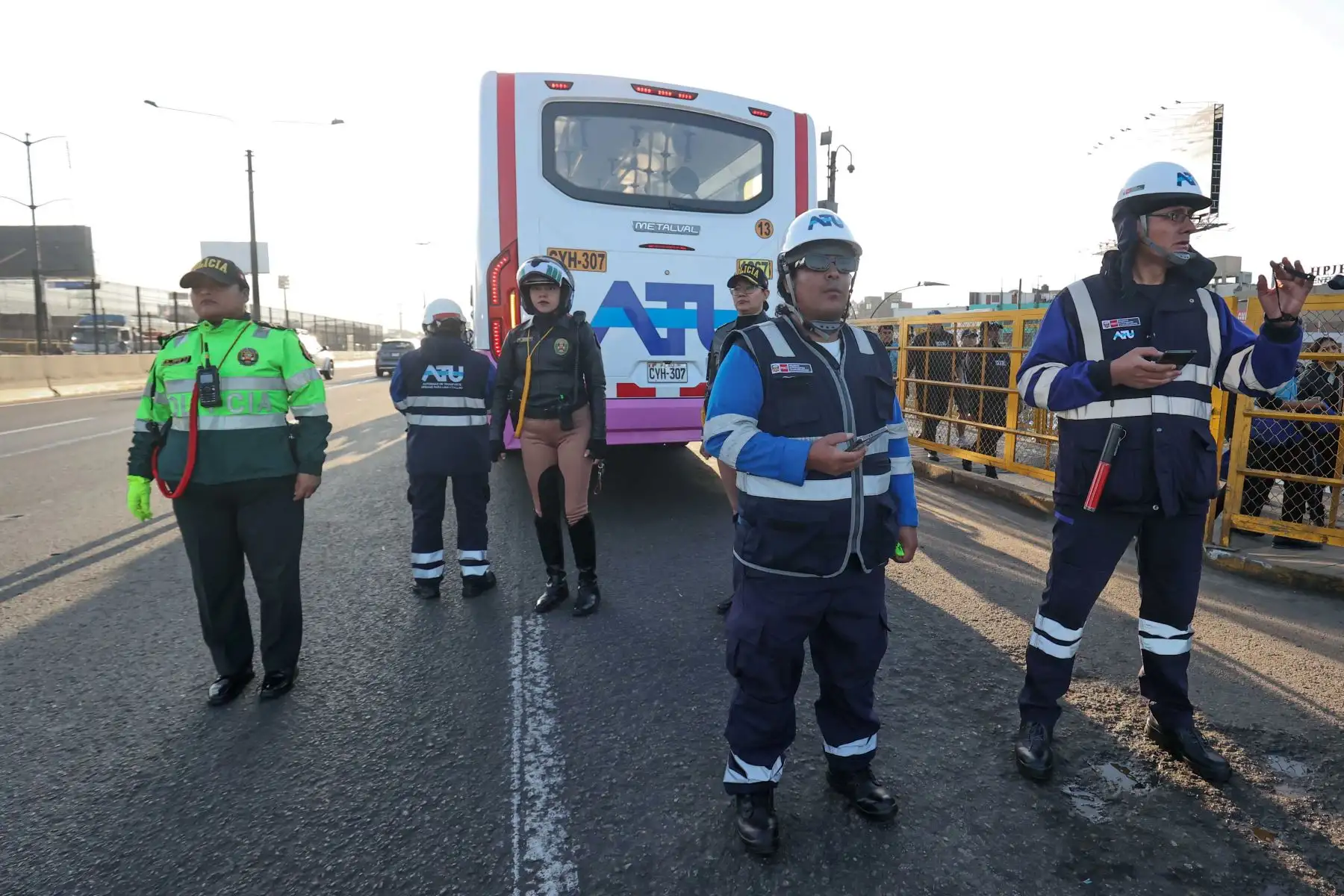 La intervención conjunta de la Municipalidad de Lima, la PNP, la ATU, Lima Expresa y la Municipalidad de El Agustino permite recuperar espacios públicos en Puente Nuevo. Foto: ANDINA/Juan Carlos Guzmán