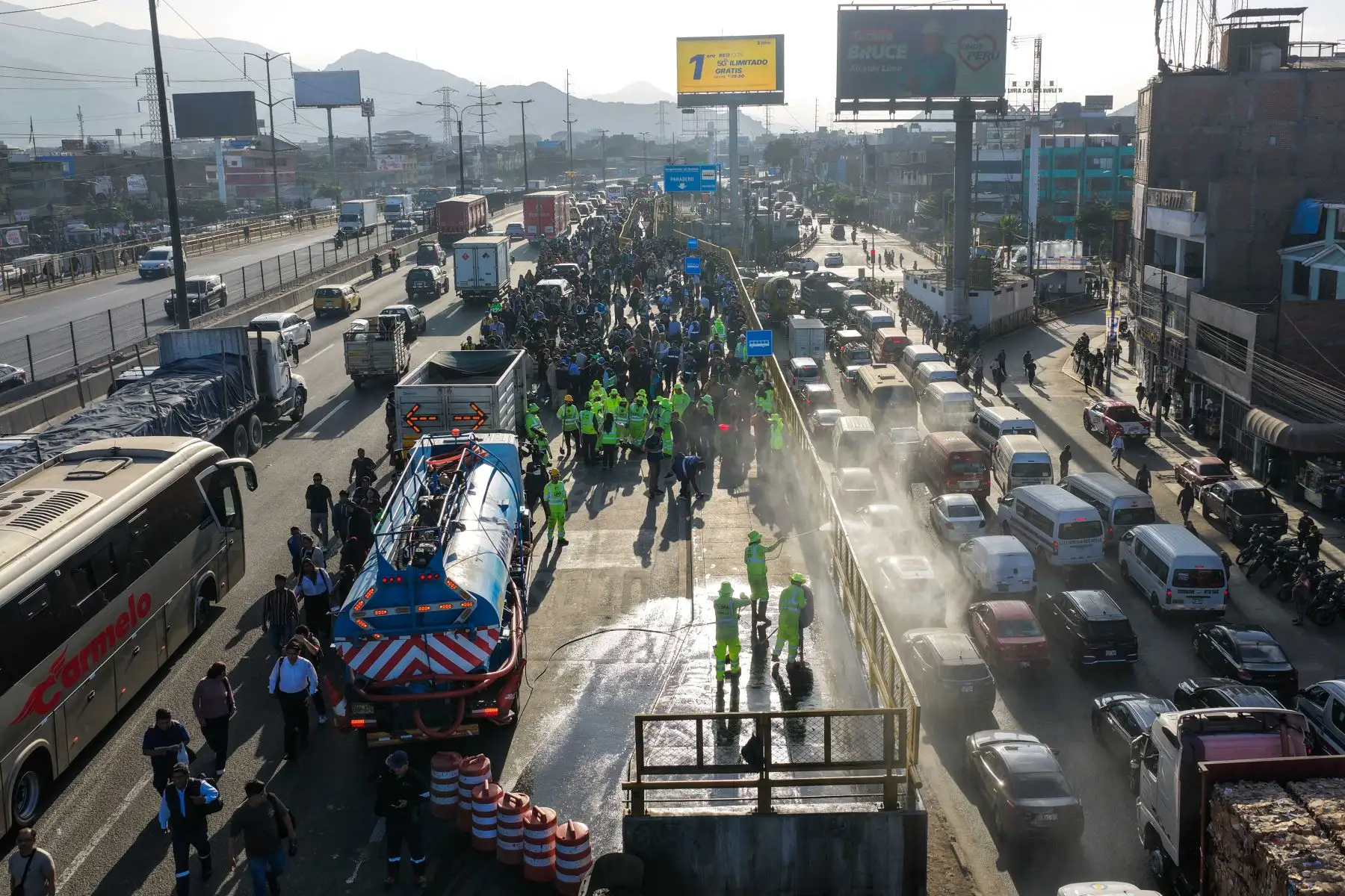 La Municipalidad de Lima ejecuta un megaoperativo de recuperación integral en Puente Nuevo, con participación de la PNP, la ATU, Lima Expresa y la Municipalidad de El Agustino. Foto: ANDINA/Juan Carlos Guzmán