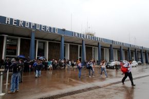 Las lluvias intensas, vientos fuertes y poca visibilidad obligaron a cancelar este martes 18 varios vuelos en el aeropuerto Alejandro Velasco Astete de la ciudad de Cusco. ANDINA/Archivo