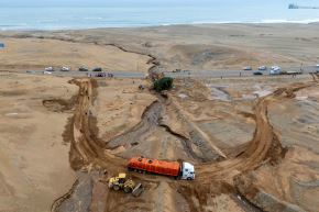 Se restableció el tránsito en la vía La Costanera que une las ciudades de Tacna e Ilo, al habilitarse un paso provisional. La carretera resultó afectada por la caída de un huaico y la activación de la quebrada de Burros. ANDINA/Difusión