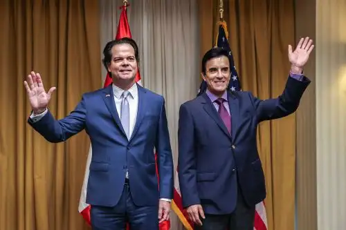 Canciller Carlos Espá y embajador de EE. UU. en el Perú, Bernie Navarro, brindan conferencia sobre resultados de viaje de trabajo a Miami