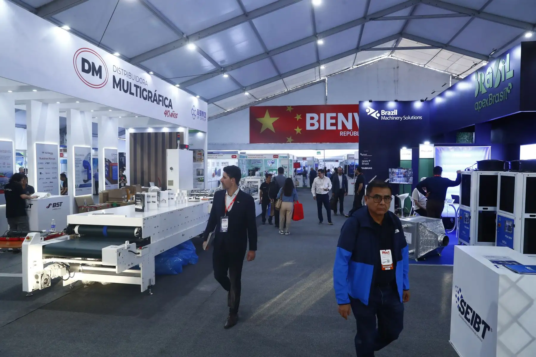 Con un pasacalle de música y bailes se inauguró Pack Perú Expo 2026, feria internacional de envases, empaques y embalajes que reúne a 1,200 marcas de diferentes países y espera recibir a unos 24,000 asistentes en el Villa Complejo Ferial de Chorrillos, del 19 al 22 de agosto. Foto: ANDINA/Daniel Bracamonte.