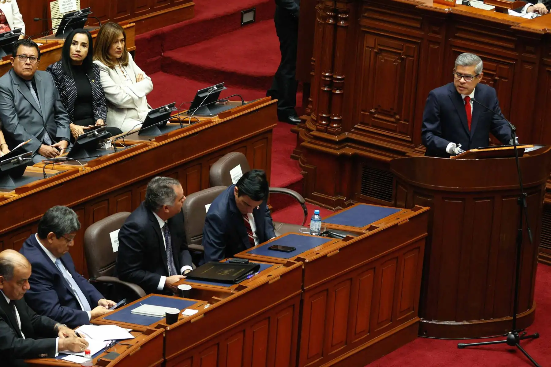 El presidente del Consejo de Ministros, Luis Galarreta, expone la Política General de Gobierno ante la Cámara de Diputados del Congreso de la República. Foto: ANDINA/Vidal Tarqui