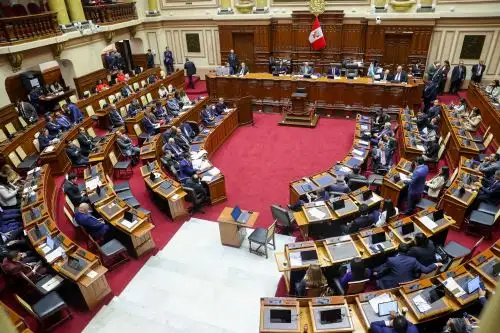 Debate parlamentario continúa luego de presentación del premier Luis Galarreta