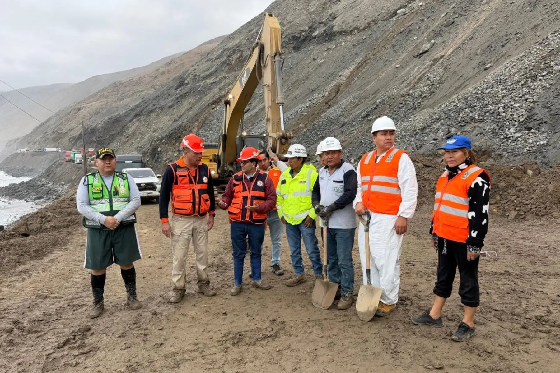 Arequipa: supervisan trabajos para recuperar transitabilidad en la vía Ocoña-Atico