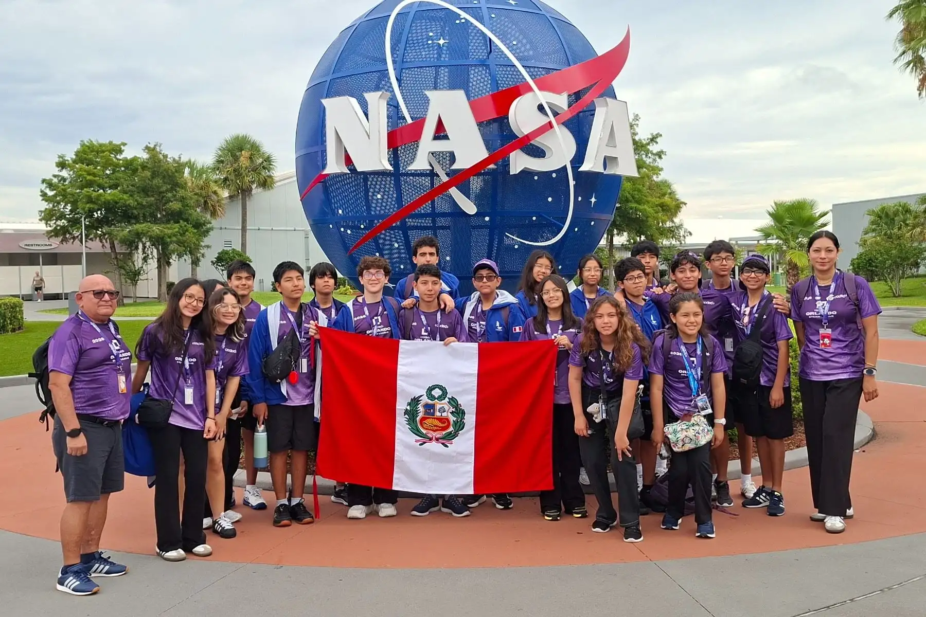 Este año, 20 estudiantes del Colegio Peruano Norteamericano Abraham Lincoln participaron organizados en tres equipos y compitieron con representantes de escuelas de Latinoamérica y Estados Unidos. 
