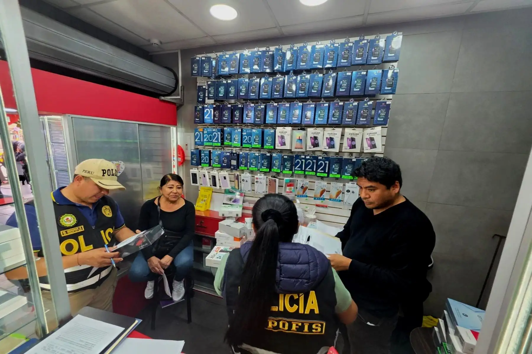 Mesa Redonda: PNP incauta más de 1000 celulares de presunta procedencia ilícita