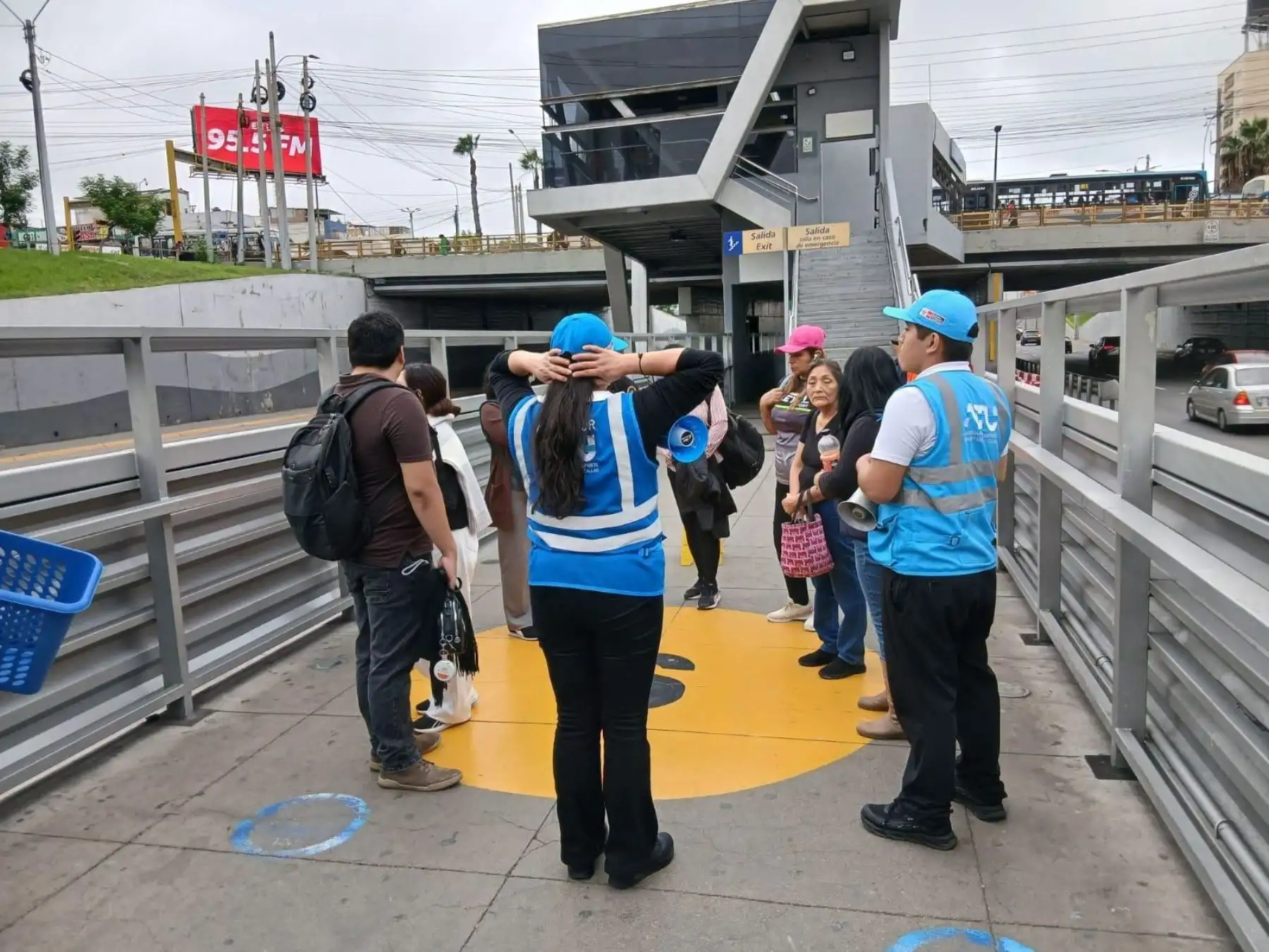 ¿Qué hago si el temblor ocurre viajando en el Metropolitano o el Metro?