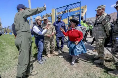 Presidenta Keiko Fujimori supervisó traslado aéreo de más de 160 personas varadas en Arequipa