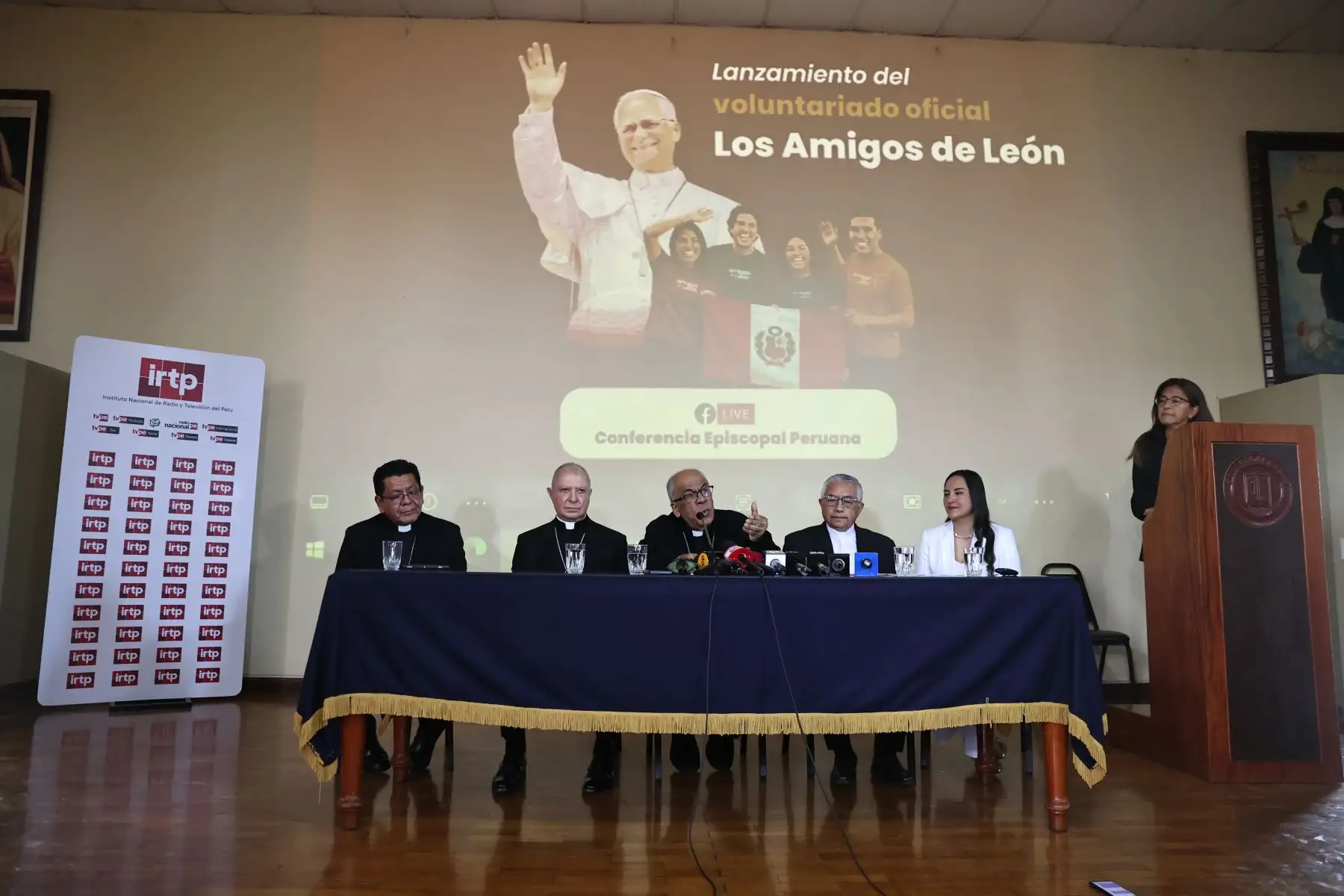 El presidente de la Conferencia Episcopal Peruana, Carlos García Camader, lanzó la convocatoria al voluntariado “Los Amigos de León” e invitó a los jóvenes de todo el país a acompañar al Santo Padre León XIV durante su visita al Perú, prevista para noviembre próximo. Foto: ANDINA/Juan Carlos Guzmán.