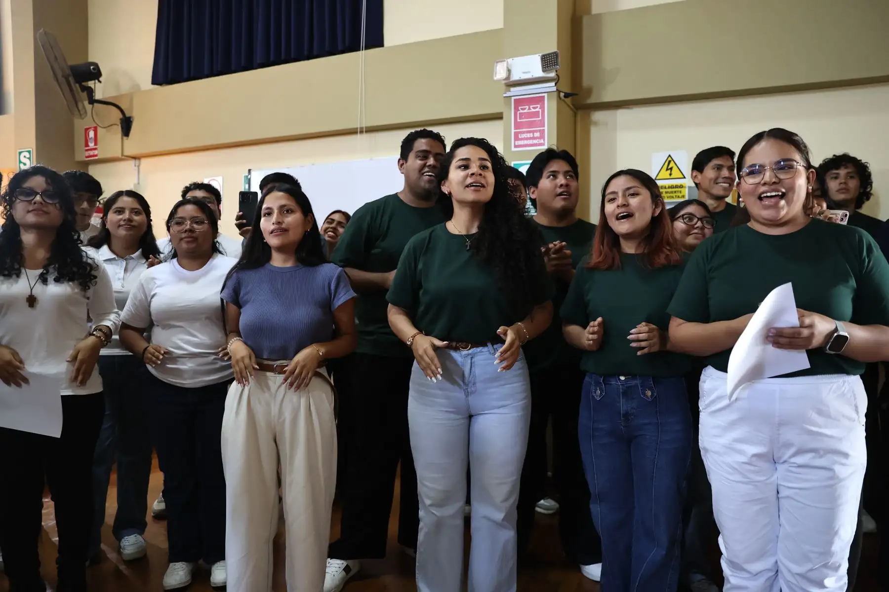 El presidente de la Conferencia Episcopal Peruana, Carlos García Camader, lanzó la convocatoria al voluntariado “Los Amigos de León” e invitó a los jóvenes de todo el país a acompañar al Santo Padre León XIV durante su visita al Perú, prevista para noviembre próximo. Foto: ANDINA/Juan Carlos Guzmán.