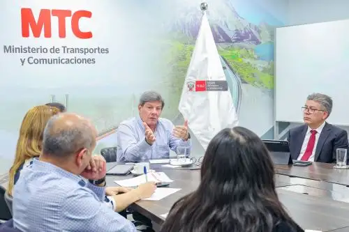 El ministro de Transportes y Comunicaciones, Rafael Rey, sostuvo reunión de trabajo con el gobernador de Cusco, Werner Salcedo. Foto: MTC