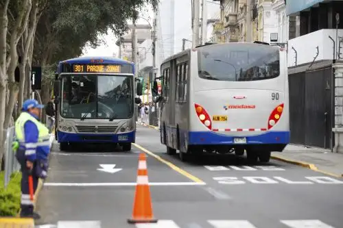 ATU dio inicio a la operación del Carril Bus Bidireccional en la avenida Arequipa a fin de mejorar el servicio del corredor Azul