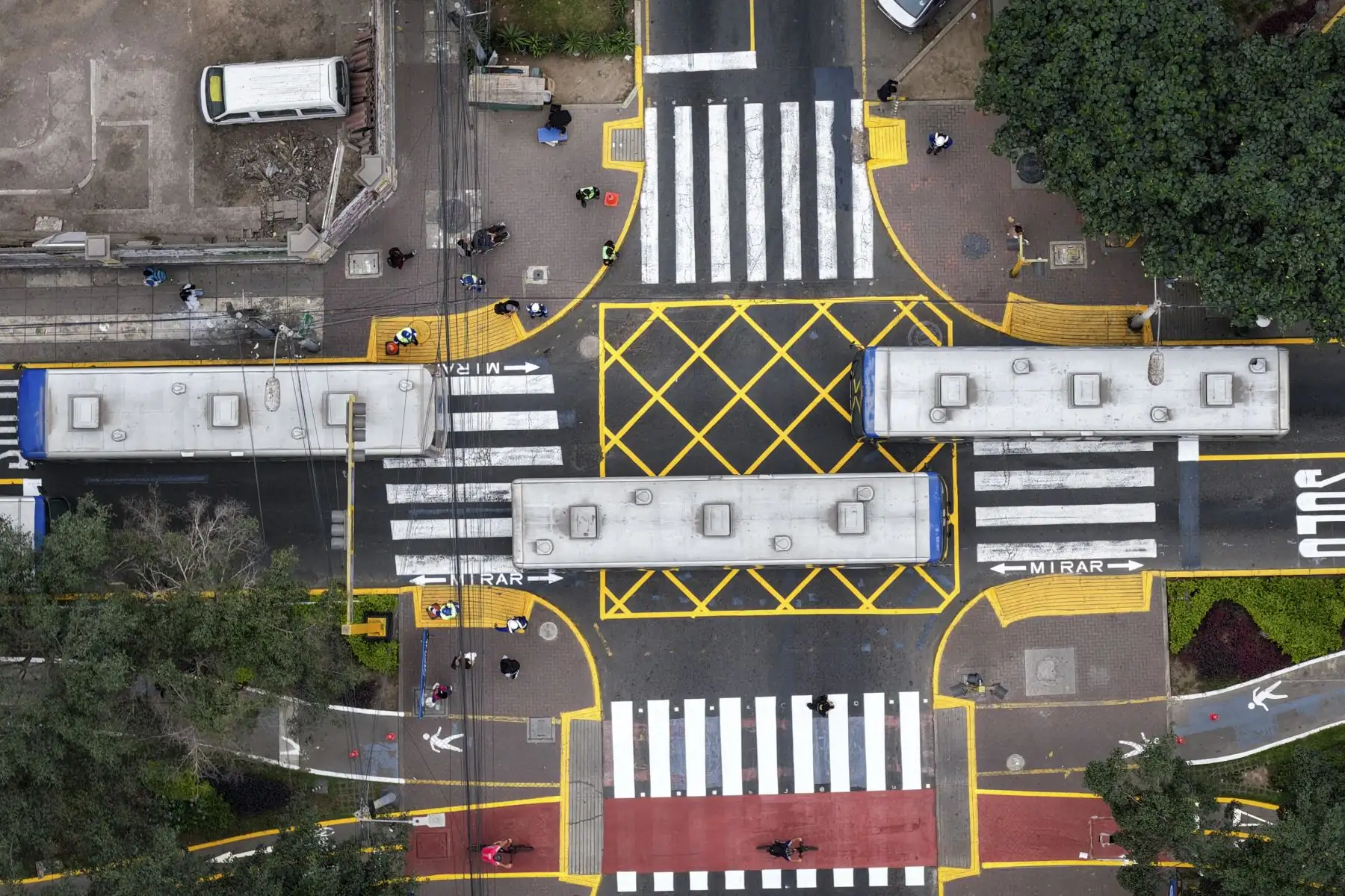 Esta mañana, la Autoridad de Transporte Urbano para Lima y Callao (ATU) dio inicio a la operación de este importante proyecto que busca ordenar el tránsito y mejorar el servicio del corredor Azul, en beneficio de más de 70 000 usuarios al día. Foto: ANDINA/Ricardo Cuba