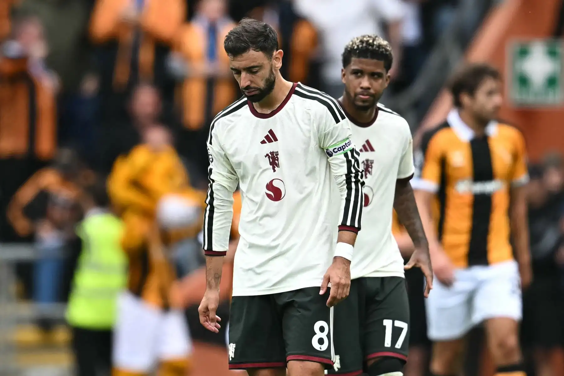Manchester United resbala de entrada ante el recién ascendido Hull City por la Premier